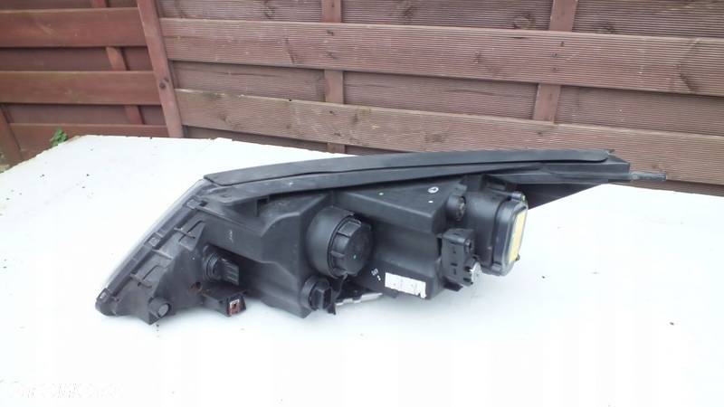 LAMPA XENON PRAWY KIA SPORTAGE 3 - 4