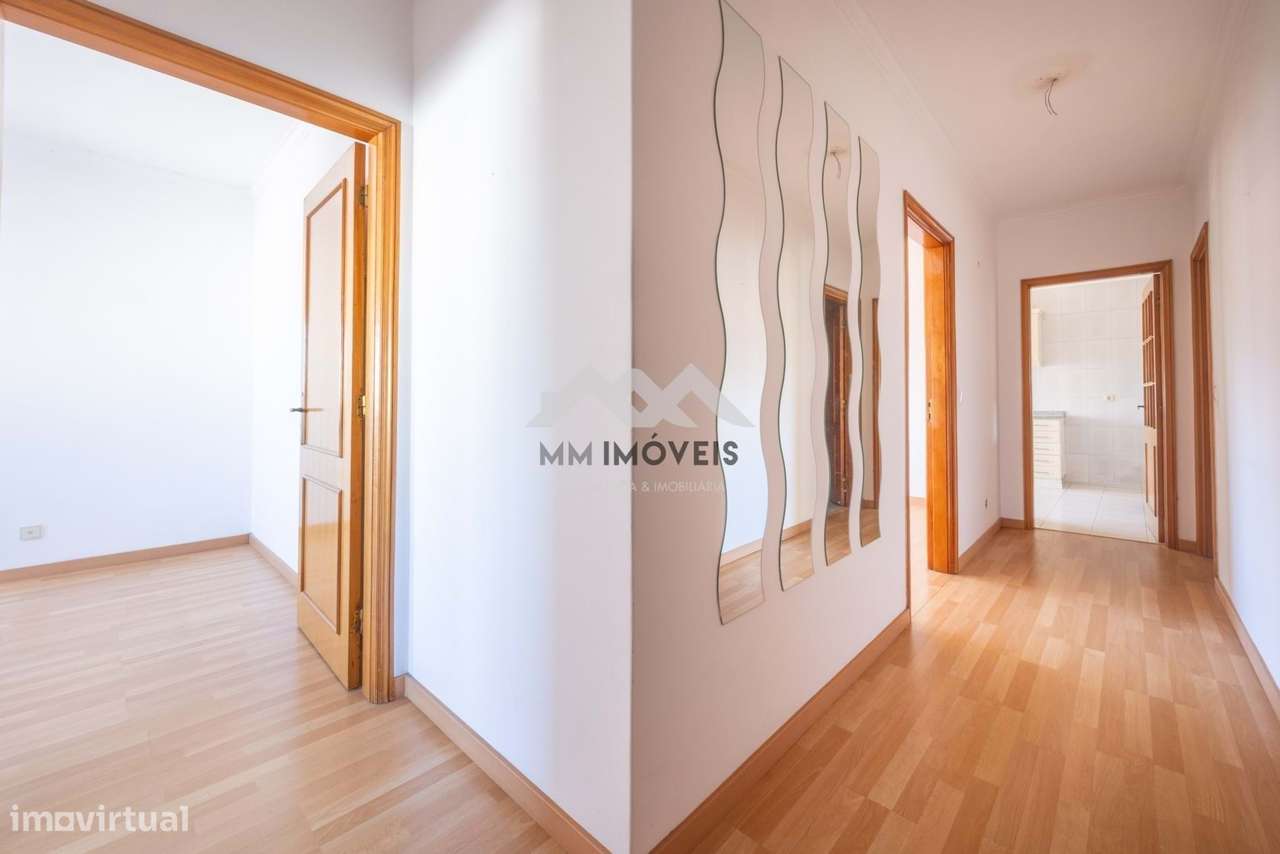 Apartamento T2 + Sótão | Vilar do Paraiso | 2 Frentes | Suite | Garage - Grande imagem: 4/41