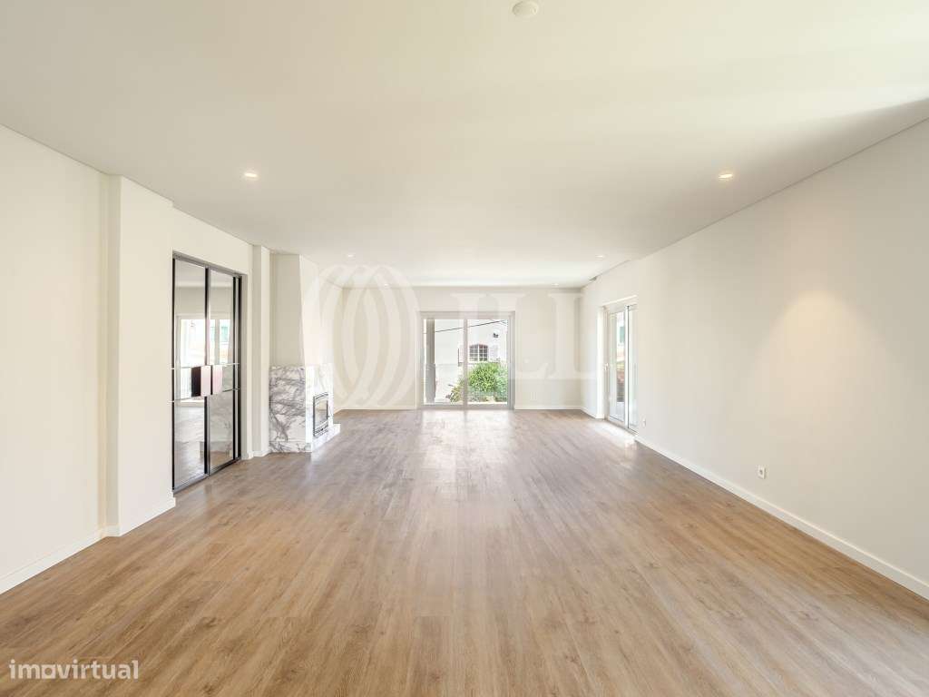 Moradia T5+2 com piscina no Estoril-3