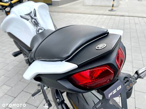 Yamaha FZ - 11