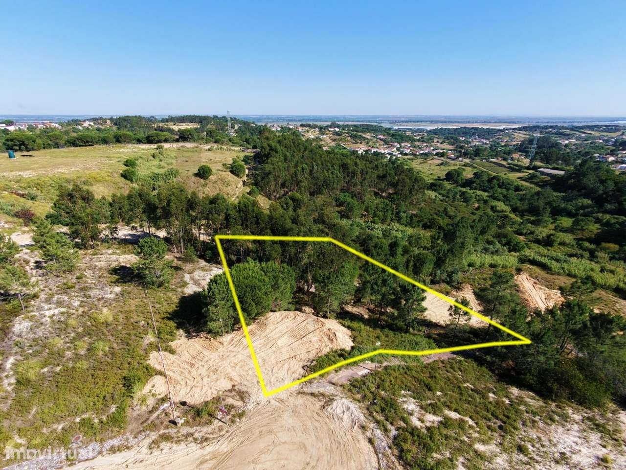 2 Terrenos Urbanos com Vista Panorâmica Ideal para Moradias de Luxo --12