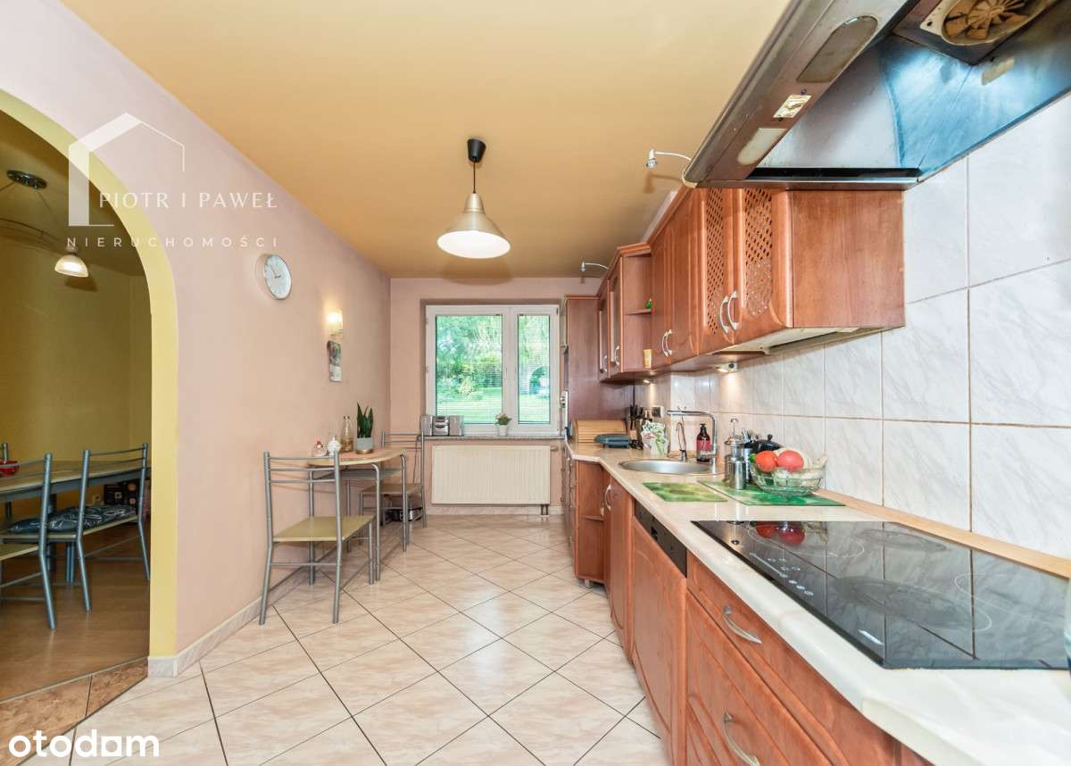 Dom z potencjałem – kominek, taras, garaż!-5