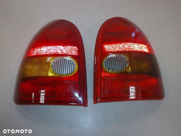 LAMPA TYLNA OPEL CORSA B 1993-2001 3 DRZWI NOWA - 1