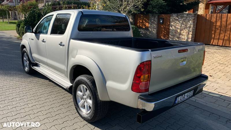 Toyota Hilux 4x4 Double Cab - 3