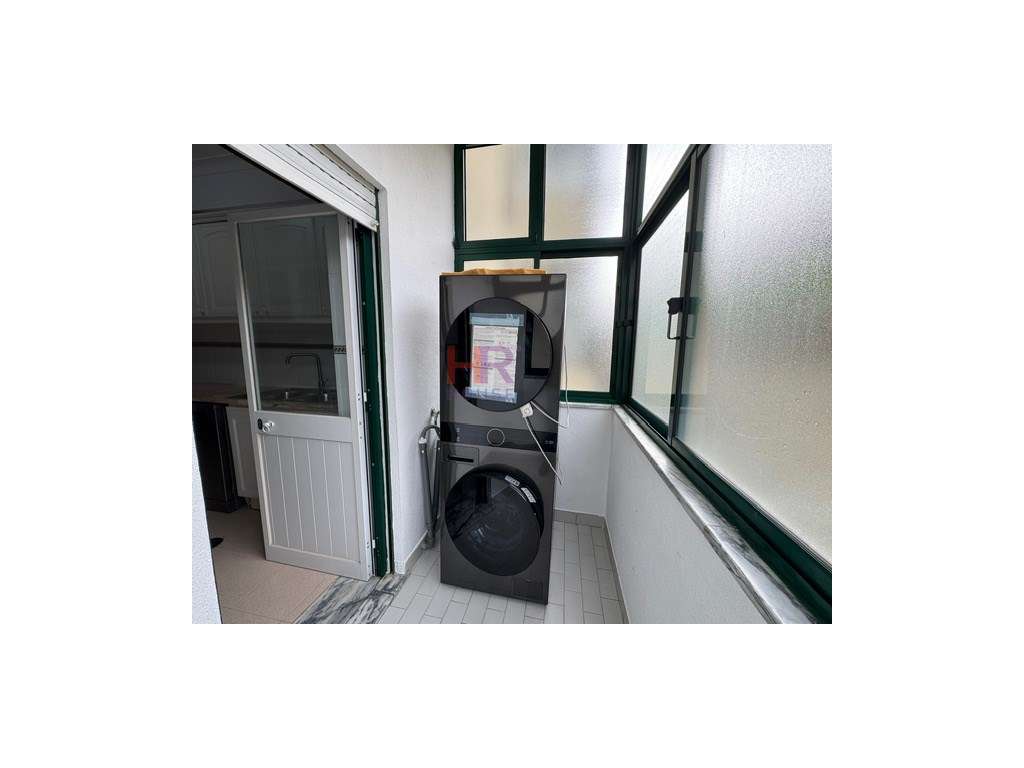 Vende-se T3 totalmente mobilado com três aparcamentos privativos.-5