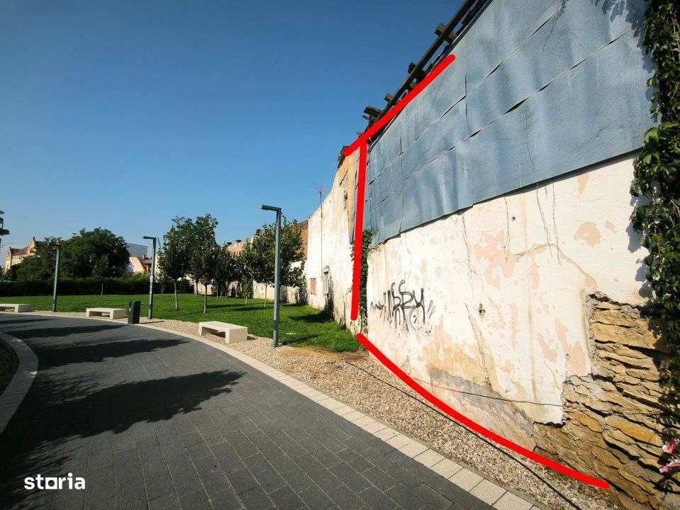 Casuta mica renovabila cu putina curte, zona The Office / Centru-2