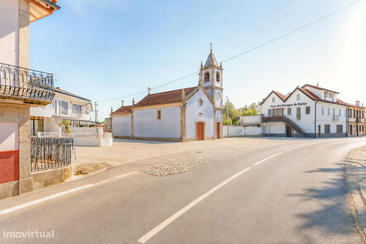 Moradia T2 renovada com Terraço, Jardim e Armazém - Centro de Baltar-37