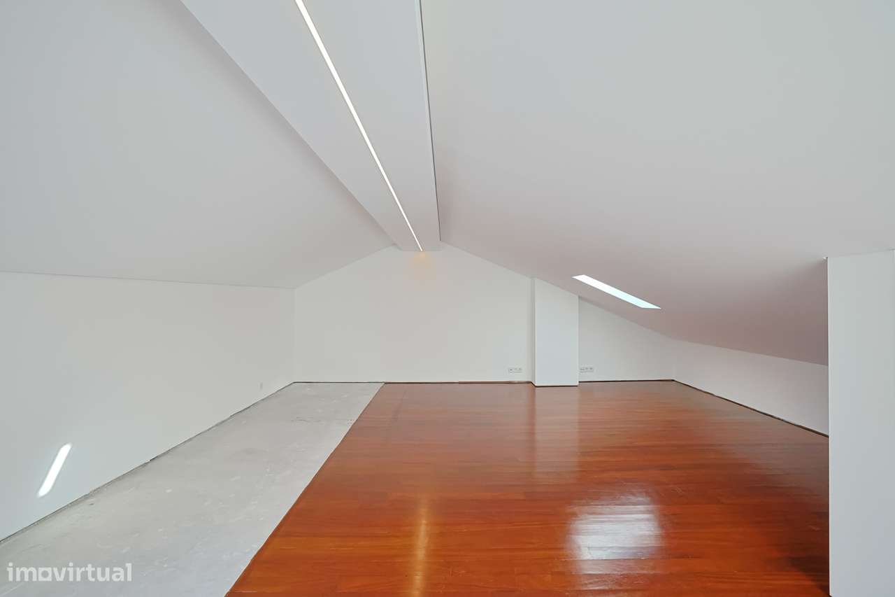 Moradia T3, Individual, c/ 3 pisos, Garagem Dupla e Jardim-5