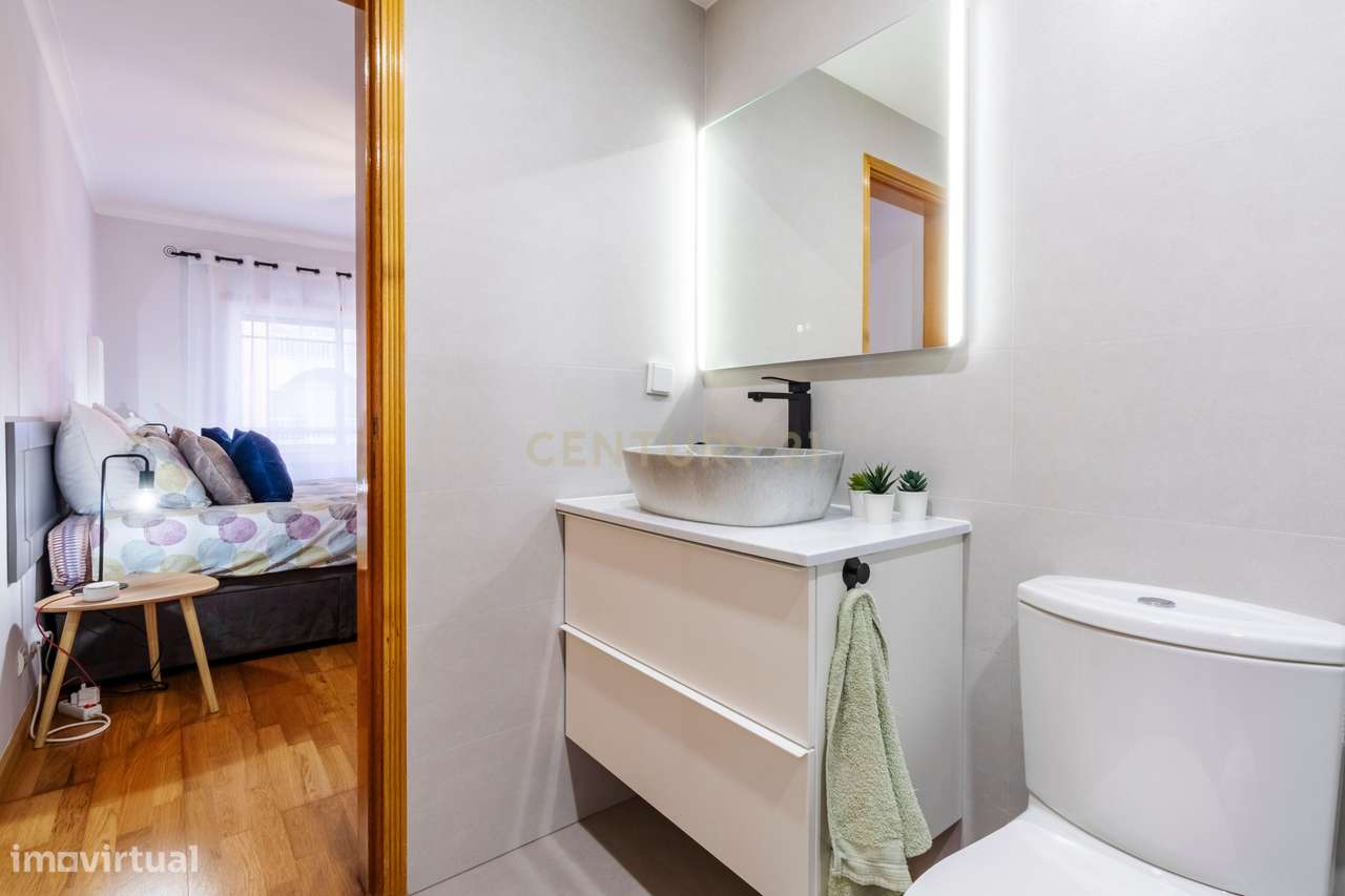 T2 Renovado | 2 WC Novas | 106 m² | Parqueamento + Arrecadação | Eleva-27