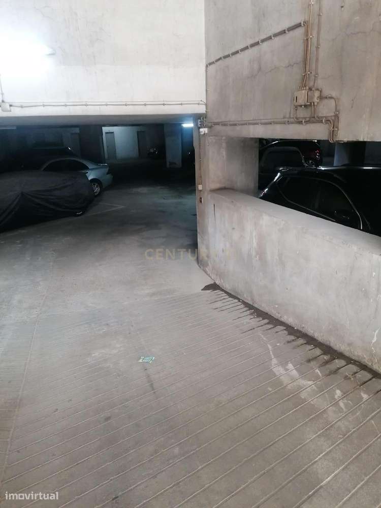 EM BEJA -CENTRO- Oportunidade única de adquirir um lugar de  estaciona - Grande imagem: 3/4