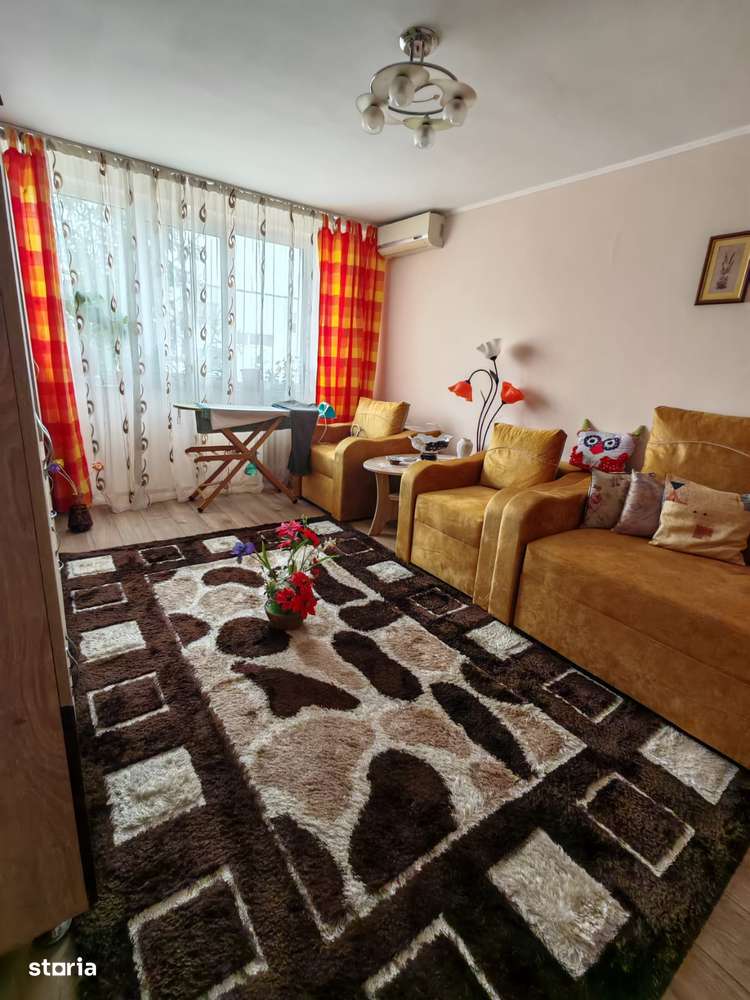 Apartament 3 camere Trivale, etaj 3, decomandat, centrala proprie - Imagine principală: 1/6