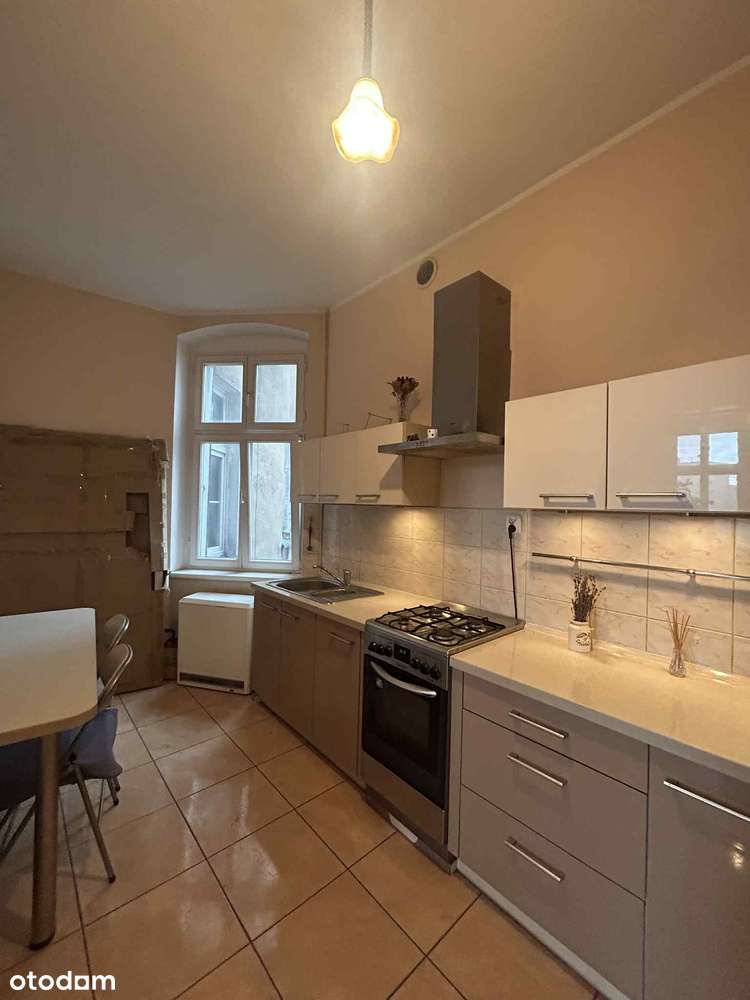 Mieszkanie w świetnej lokalizacji 41m2 z widokiem na Rynek Łazarski-0