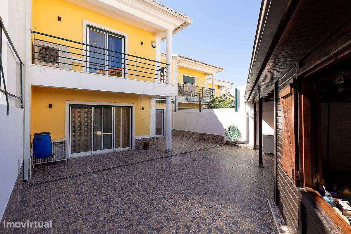 Moradia T5 para venda-4