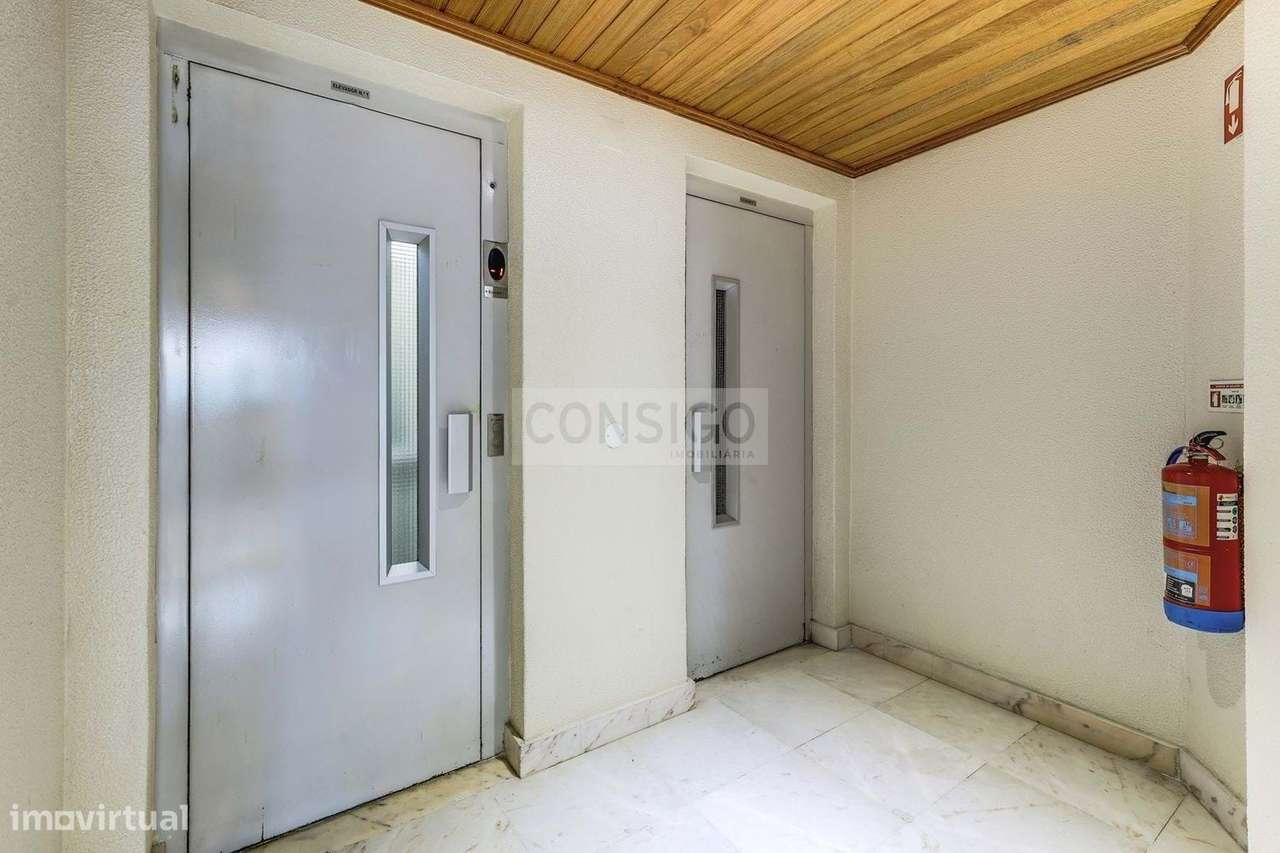Apartamento T3 com garagem em Rio de Mouro-8