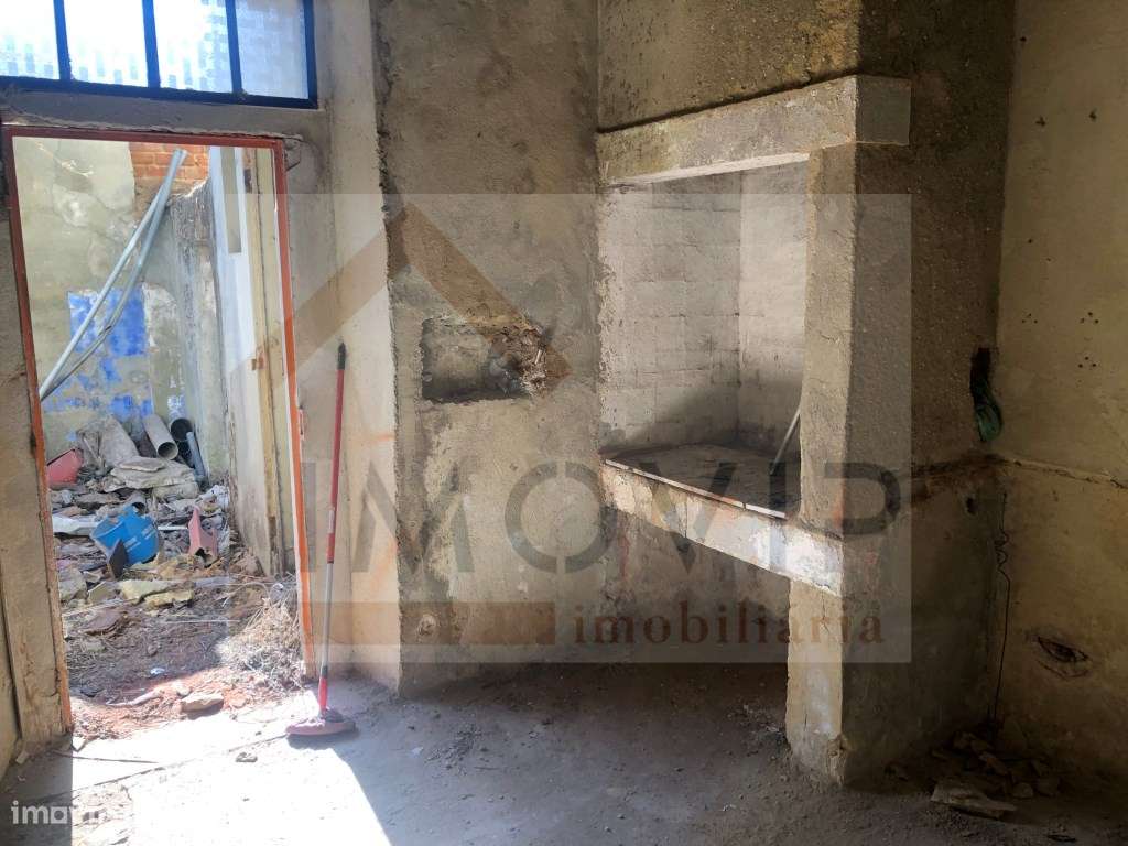 Vende-se prédio para recuperação Alto do Seixalinho - Grande imagem: 3/57