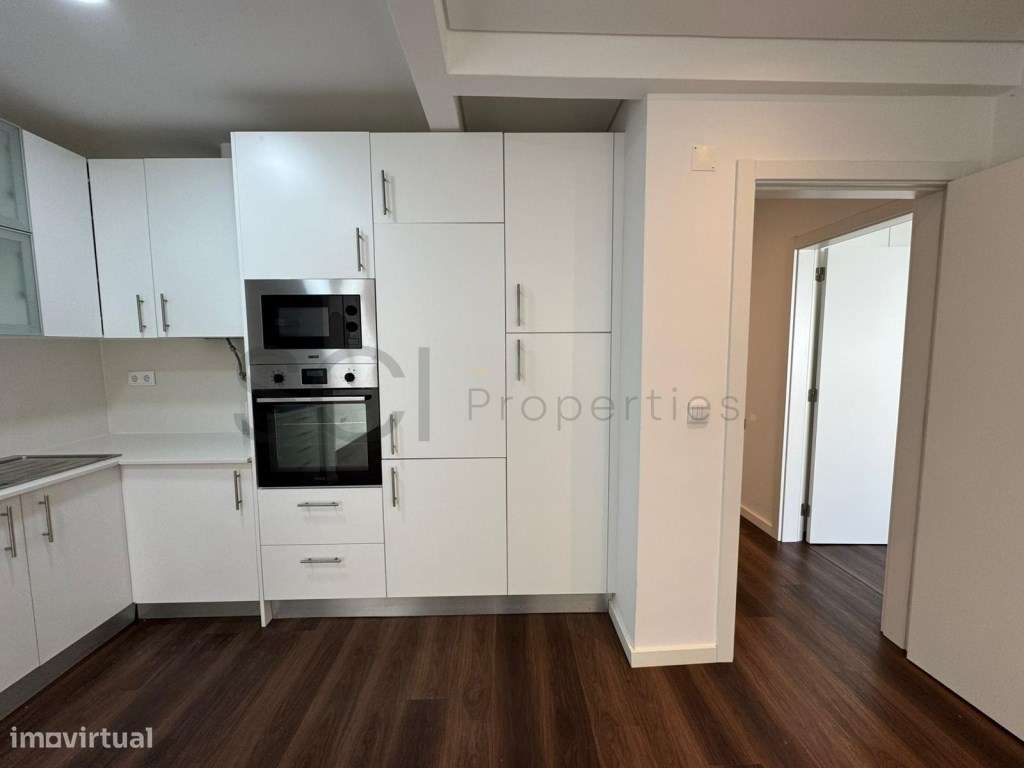 Apartamento T2 Centro de Almada Remodelado com Terraço-8