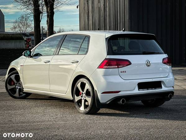 Volkswagen Golf - 3