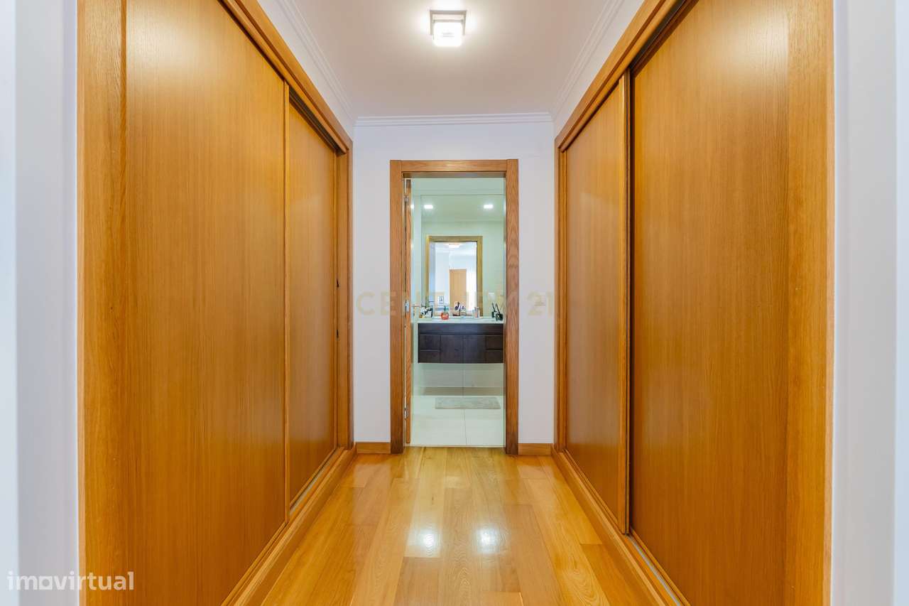 T2 na Urbanização do Neudel em excelente estado.-12