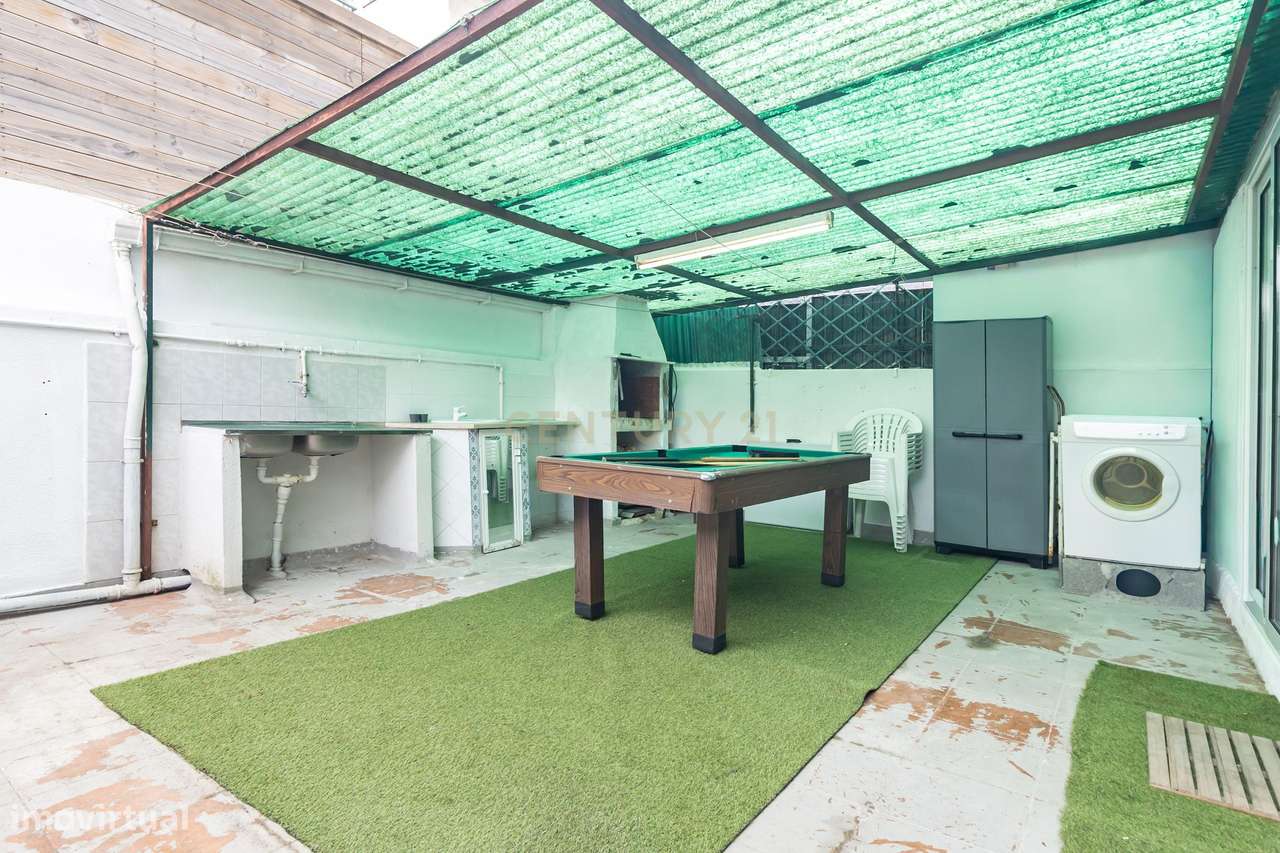 Apartamento T2 totalmente remodelado, localizado no Pinhal Novo,-14