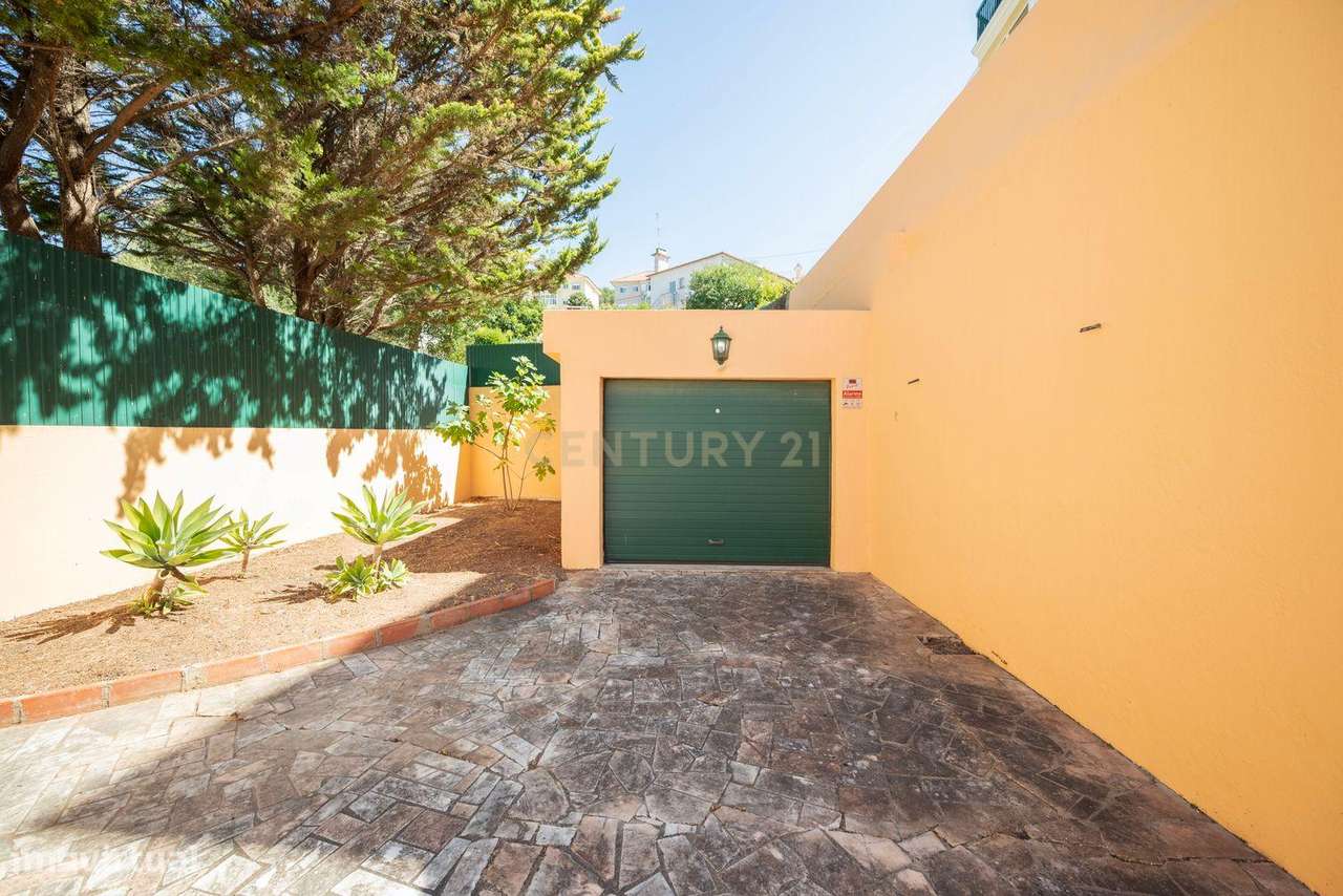 Moradia remodelada de 6 assoalhadas Exclusiva no Estoril-41