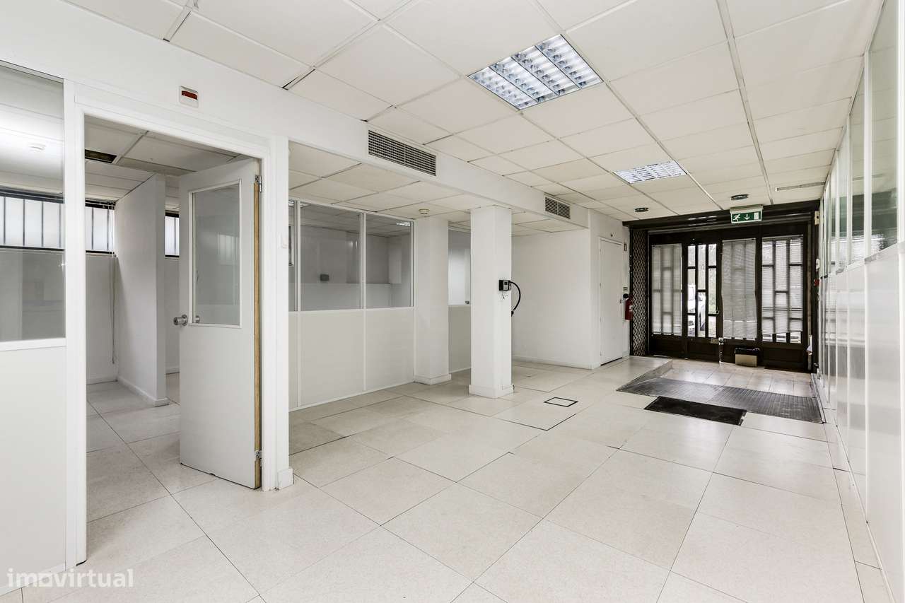 Espaço comercial 550 m² | Escritório + Loja + Armazém | Dois acessos-26