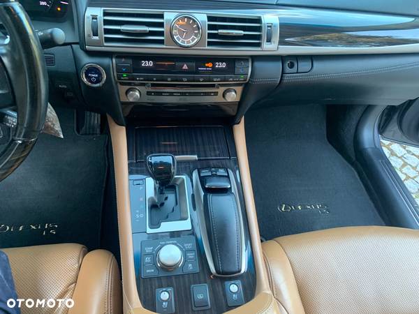 Lexus LS 600h - 13