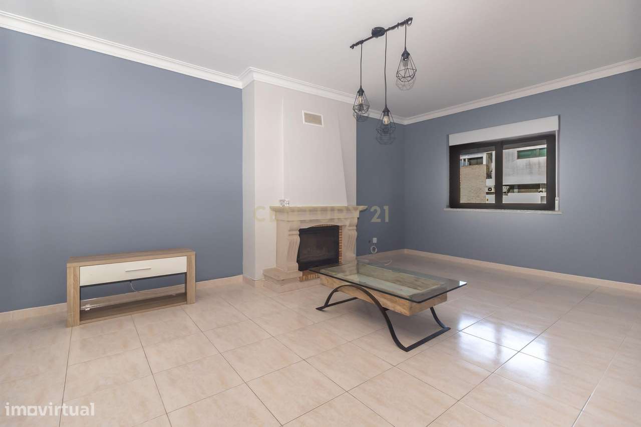 Apartamento T3 Vale do Cobro-1