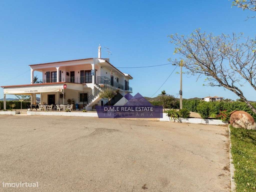 Moradia Independente de Prestígio com Vista Campo | Espaço Comercia... - Grande imagem: 4/22