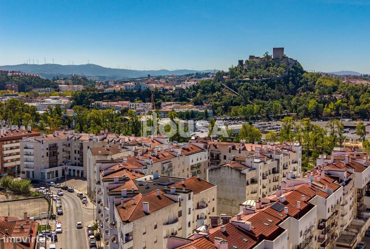 Apartamento T3 com Sótão, Garagem e Terraço – Nova Leiria-45