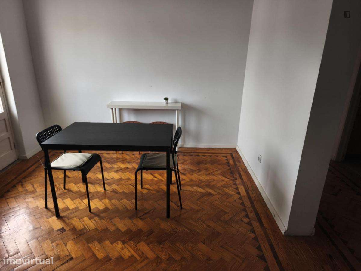 Quarto - localizado em Almada Lisbon - Grande imagem: 5/9