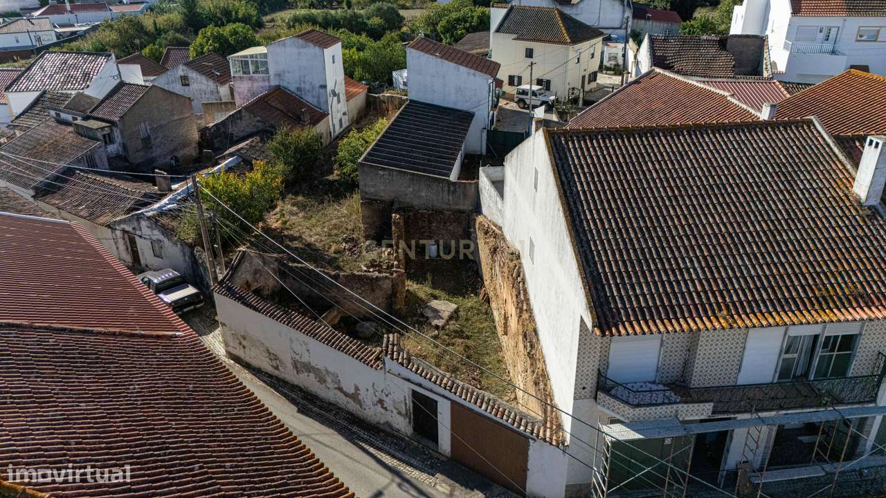 Prédio Urbano em Ruína em Labrugeira-12
