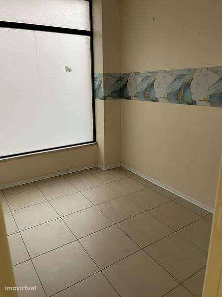 Loja para arrendamento no Carregado - Grande imagem: 5/9