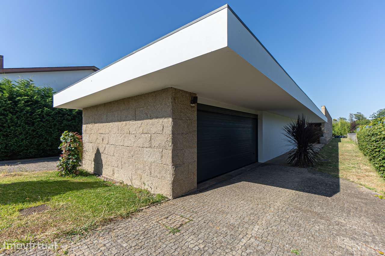 MORADIA TÉRREA T3 de LUXO a 1KM da PRAIA , com 348 m² em LOTE 2300 m²-15