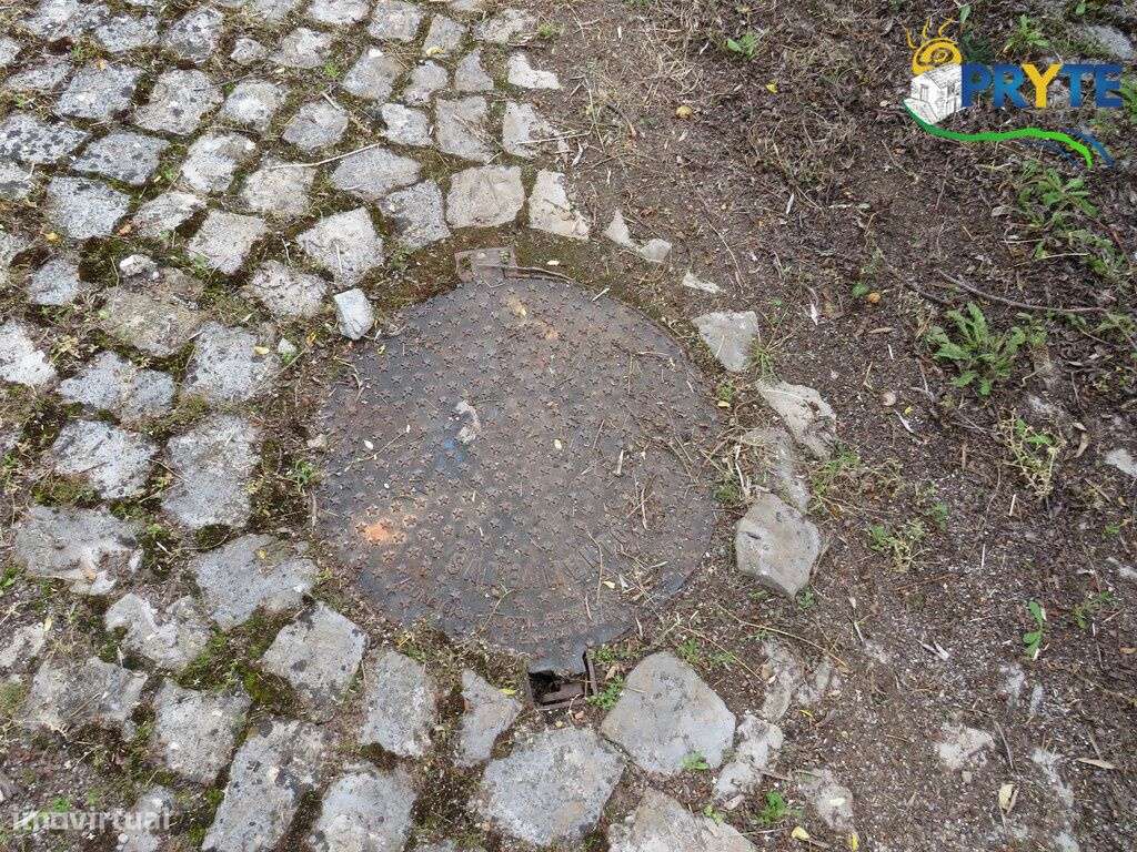 Pequena quinta a confinar com a Ribeira situada perto de Oleiros-54