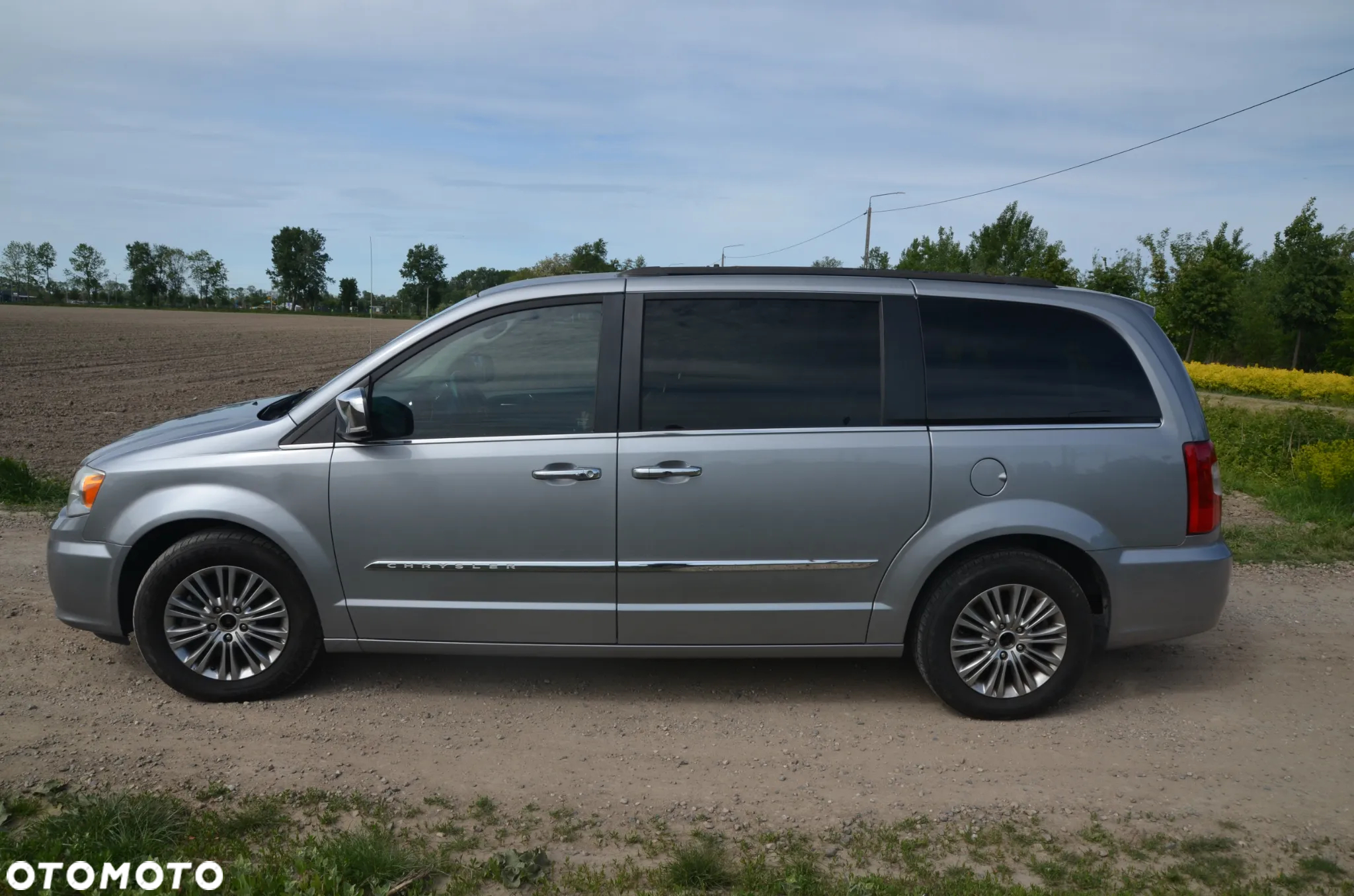 Chrysler Town & Country - 3