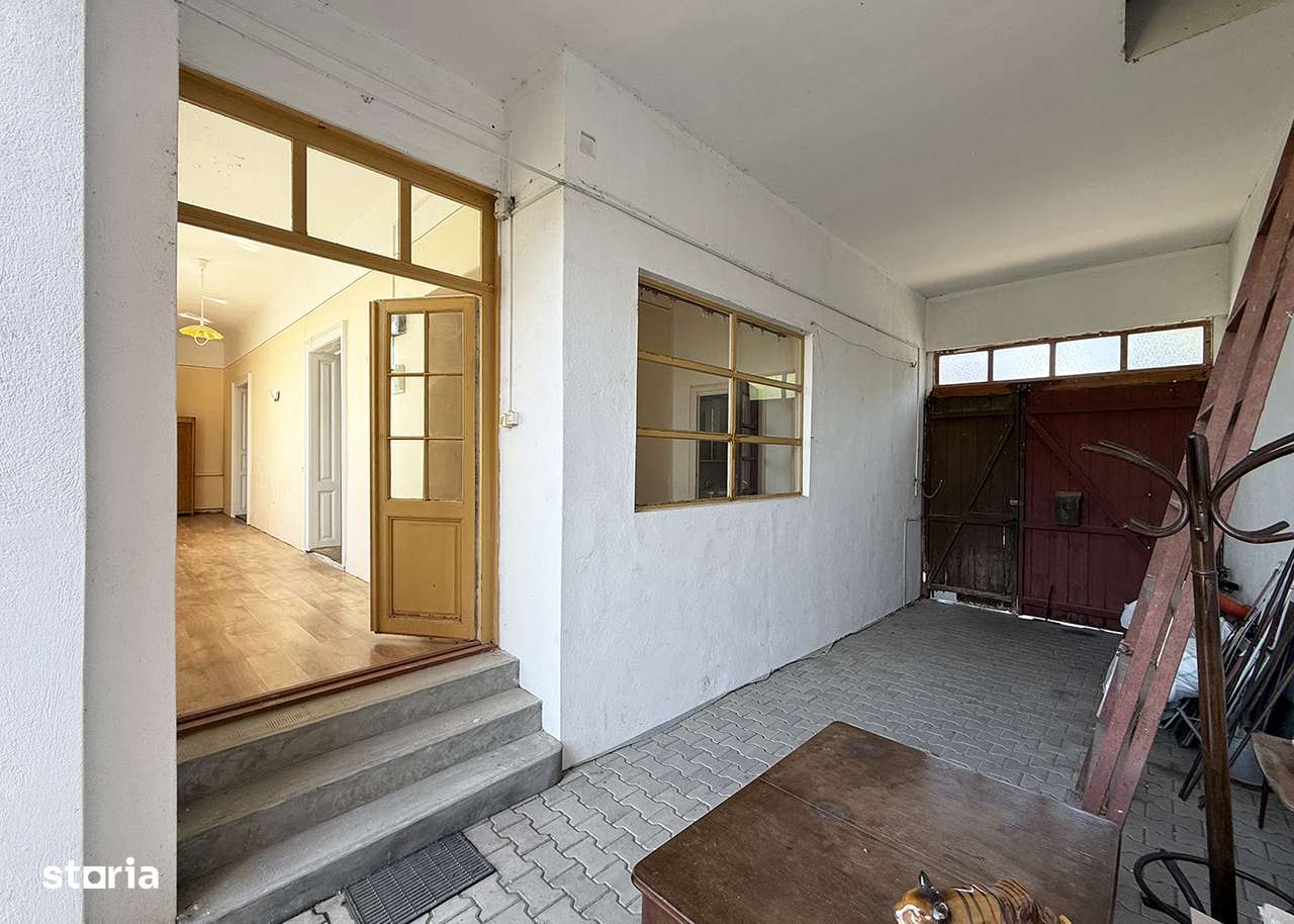 Casa solida in inima orasului Salonta - IMOBIHOR - Imagine principală: 4/11