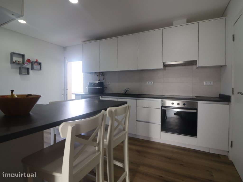 **Apartamento T3 com Garagem e 2 Suítes - A Poucos Metros do Mar** - Grande imagem: 5/27