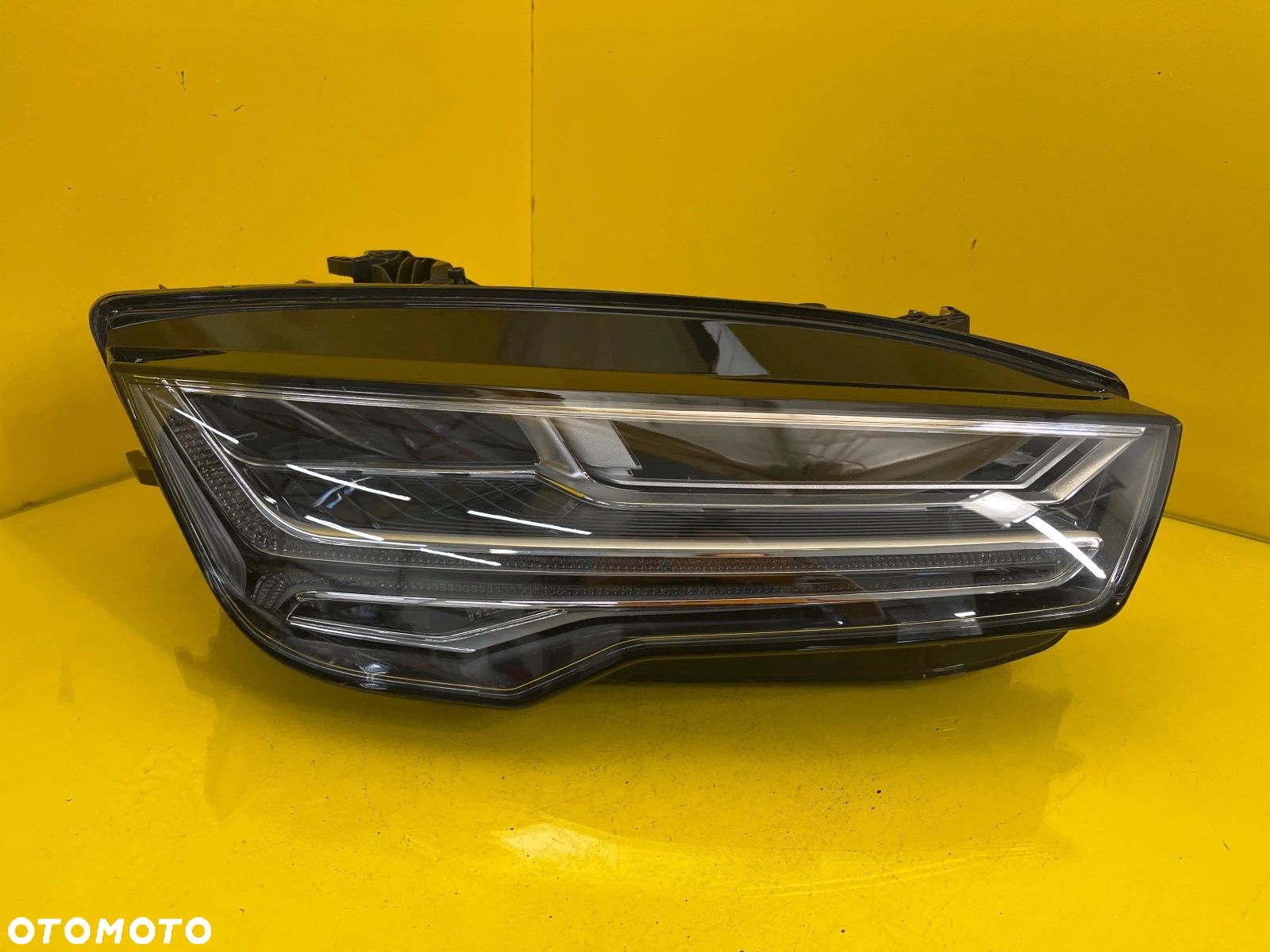 LAMPA PRAWA AUDI A7 C7 LIFT MATRIX 4G8941036 - 1