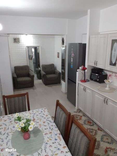 Vand apartament cu 2 camere, decomandat - Imagine principală: 4/8