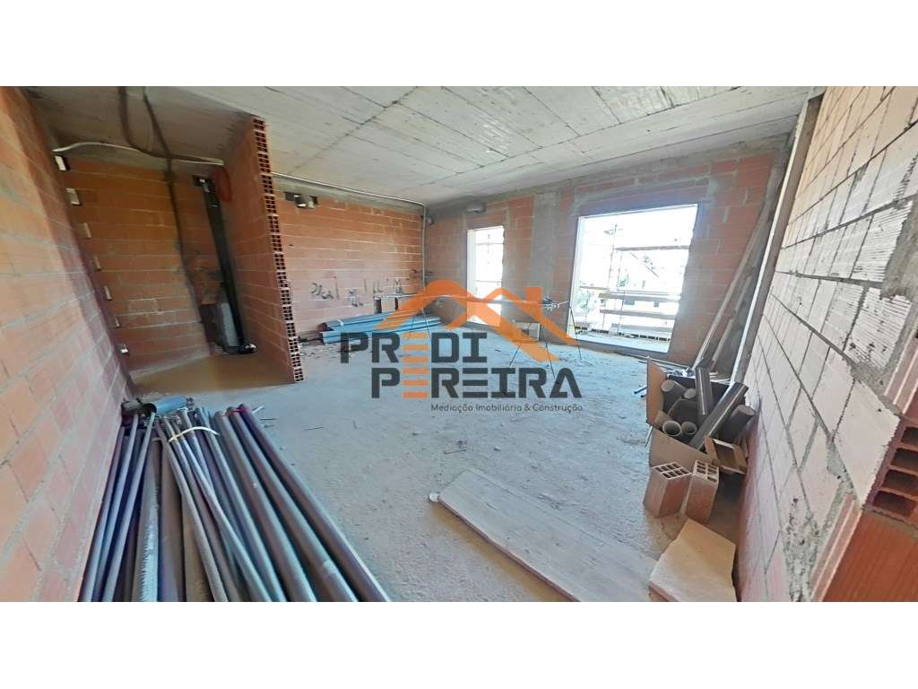 *NOVA CONSTRUÇÃO*
T3 situado em condomínio fechado, com varanda de...-32