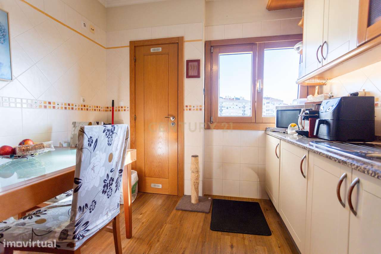 Apartamento T2 na Ribeirada com Garagem e Arrecadação-31