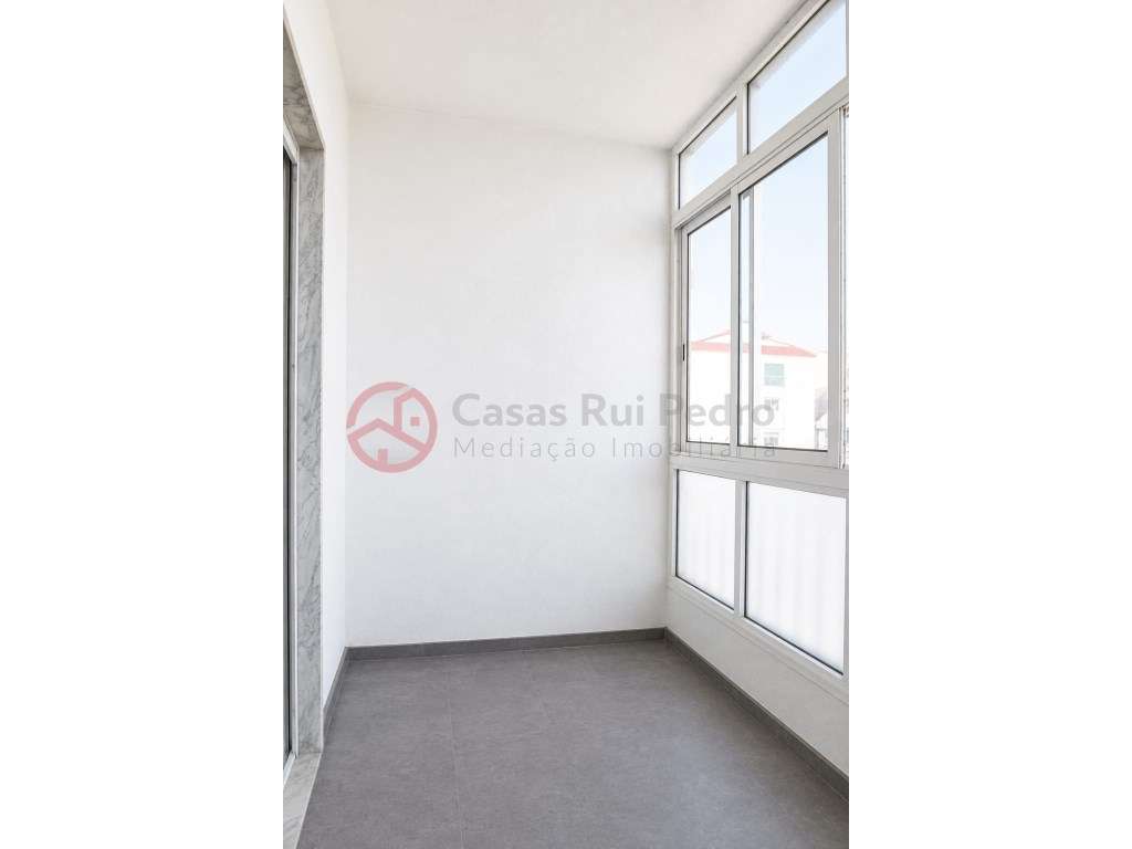 Apartamento T3 com excelentes áreas, Paivas-12