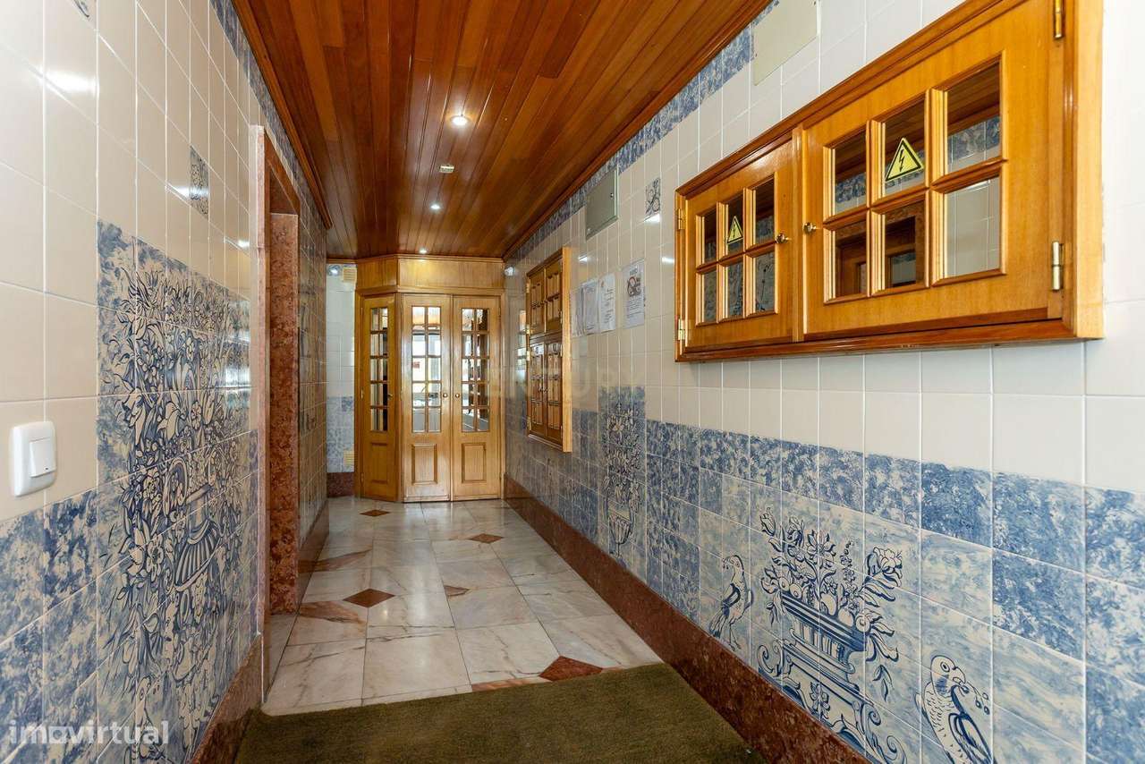 Apartamento T3 Remodelado com Arrecadação e Parqueamento-23