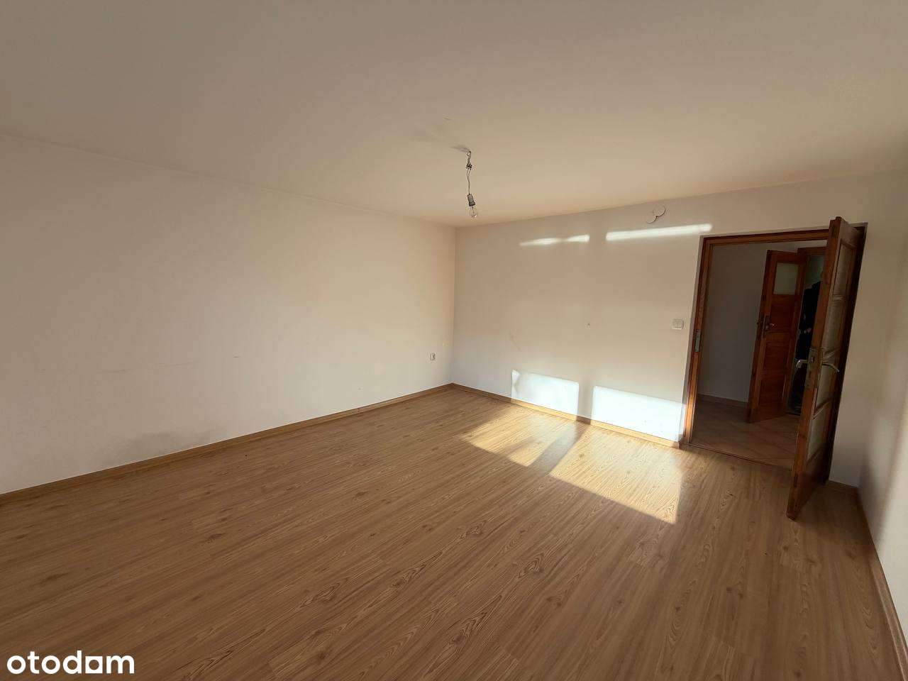 Na sprzedaż połowa domu z dwoma niezależnymi kondygnacjami + Garaż-14