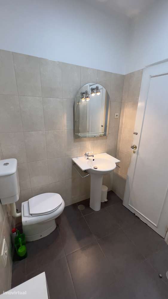 Apartamento T2 em Avenidas Novas com elevador-12