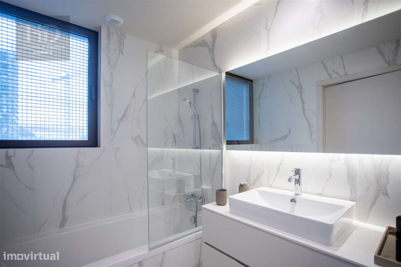 Apartamento T4 com vistas de mar e rio-27