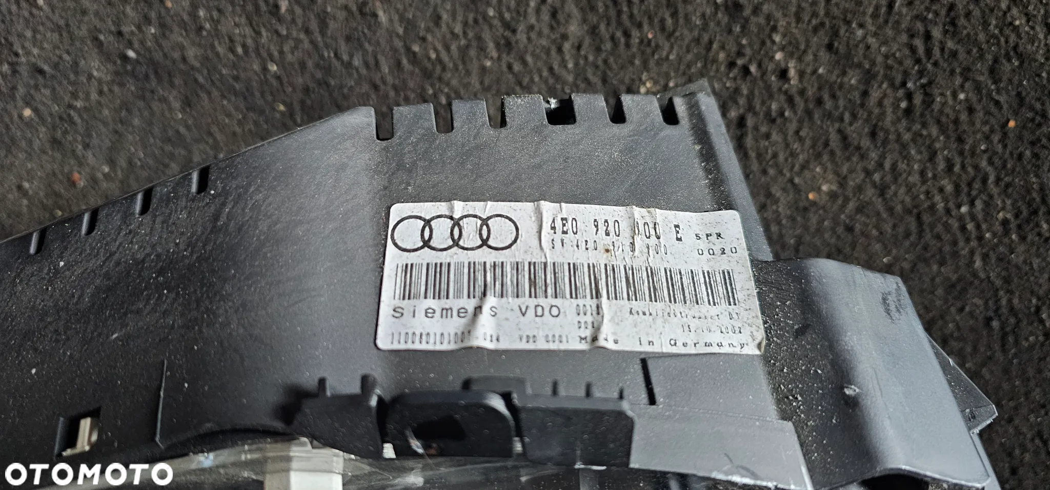 Licznik zegary Audi A8 D3 3.7i 4E0920900E - 4