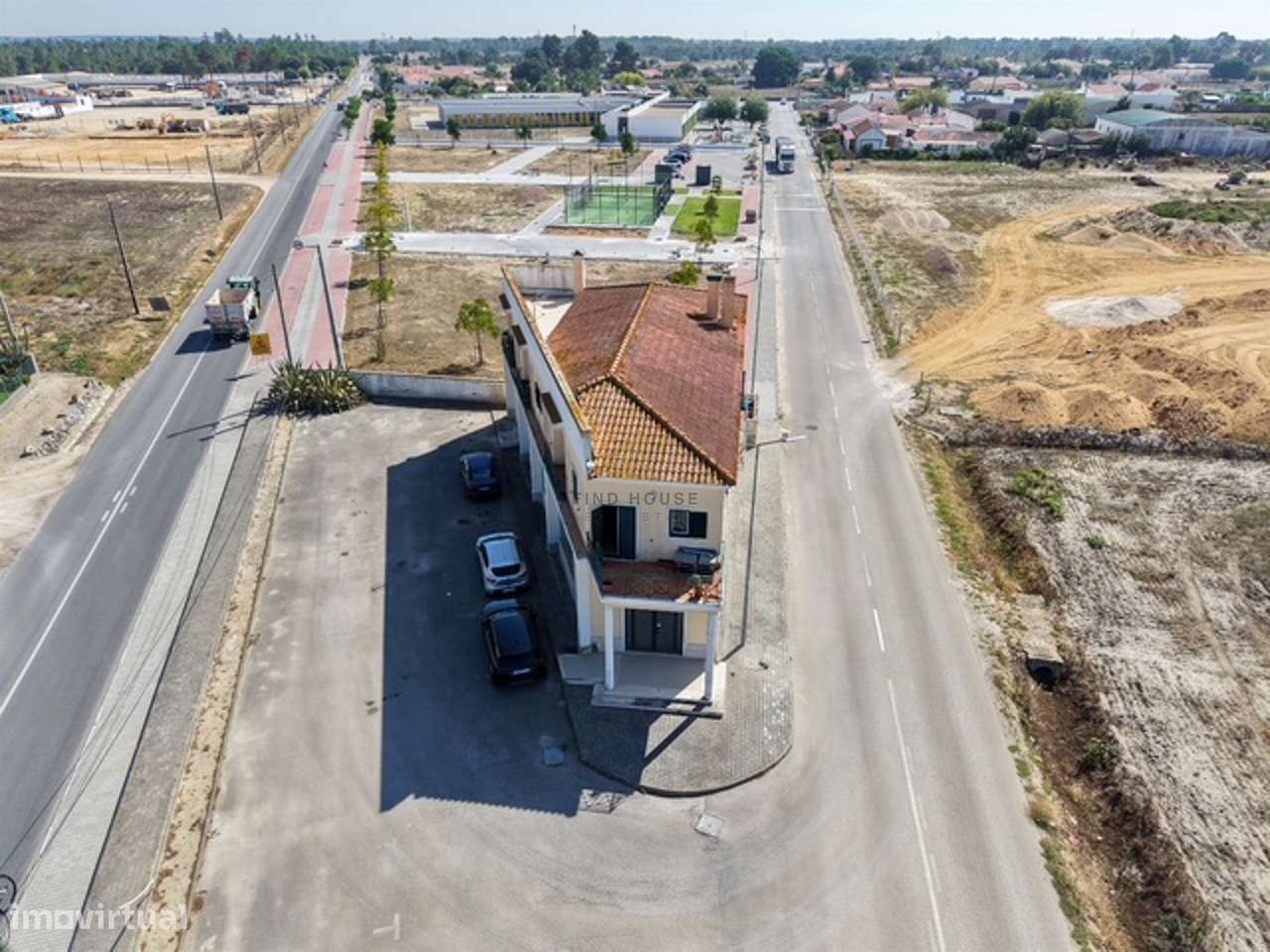 Moradia T4 com 2 pisos em Foros de Salvaterra - Grande imagem: 4/26