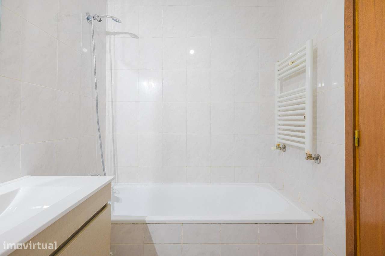 Apartamento T3 com Duas Garagens Fechadas em Águas Santas, Maia-25
