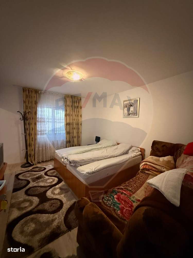 Casă / Vilă cu 8 camere de vânzare în zona Central-14